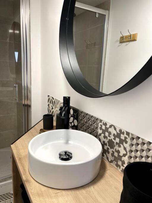 Bel Appartement Sur Cour Plein Centre Ville Et Parking Moulins  Kültér fotó