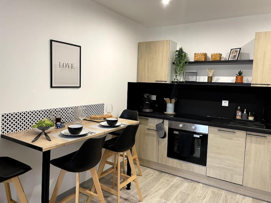 Bel Appartement Sur Cour Plein Centre Ville Et Parking Moulins  Kültér fotó
