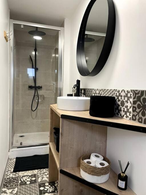 Bel Appartement Sur Cour Plein Centre Ville Et Parking Moulins  Kültér fotó